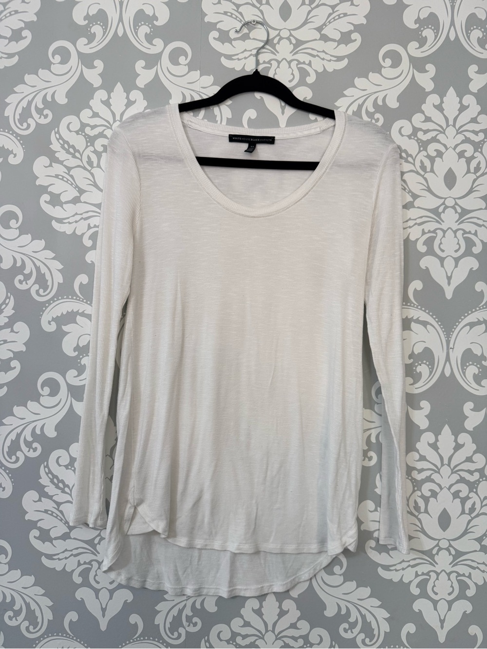 💫4/$25 • White House Black Market White Long-Sleeve Scoop Neck Top
